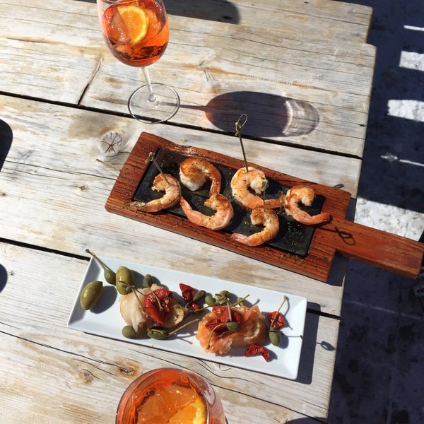 Seared shrimps with your Aperol Spritz is a unique offer for a ski vacation!