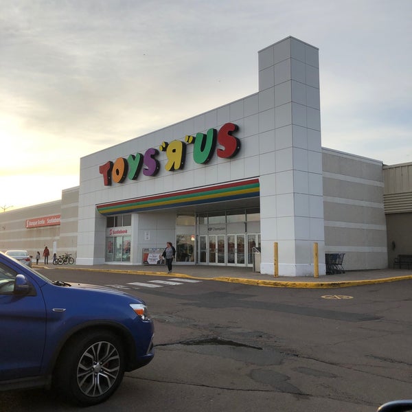 Champlain Place 477 Paul St.