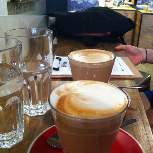 11/24/2012 tarihinde Beatrice T.ziyaretçi tarafından 2Pocket Fairtrade Espresso Bar and Store'de çekilen fotoğraf