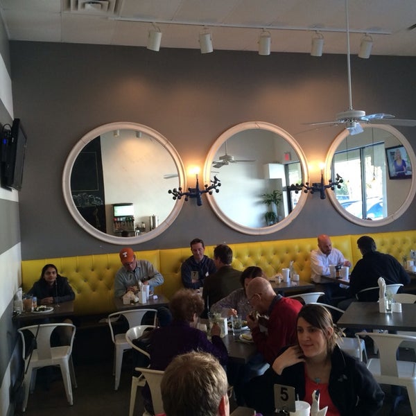 รูปภาพถ่ายที่ Marye&#39;s Gourmet Pizza Pub โดย Trips R. เมื่อ 1/21/2014