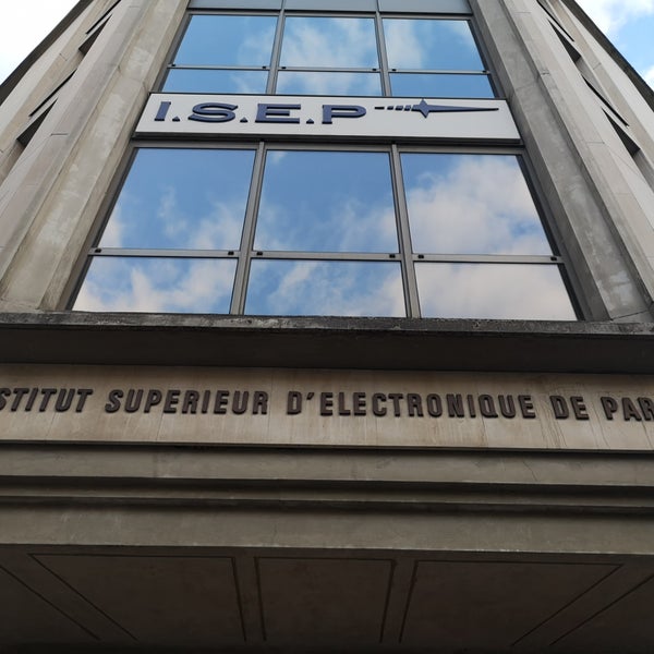 รูปภาพถ่ายที่ Institut Supérieur d&#39;Électronique de Paris (ISEP) โดย Than R. เมื่อ 10/27/2018
