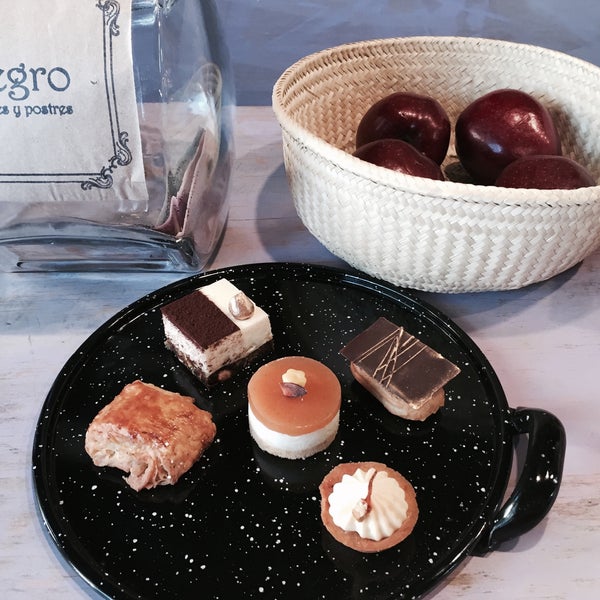 Photo taken at Negro Dulces Y Postres by Isabel d. on 4/25/2015