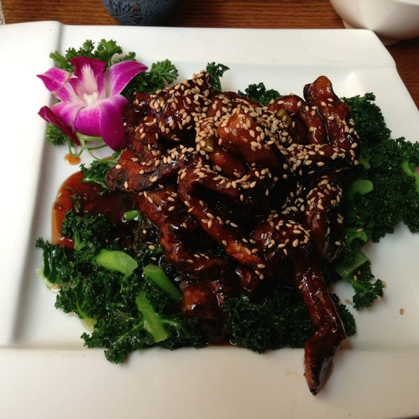 Das Foto wurde bei Wild Ginger Pan-Asian Vegan Cafe von Jaclyn K. am 4/6/2013 aufgenommen