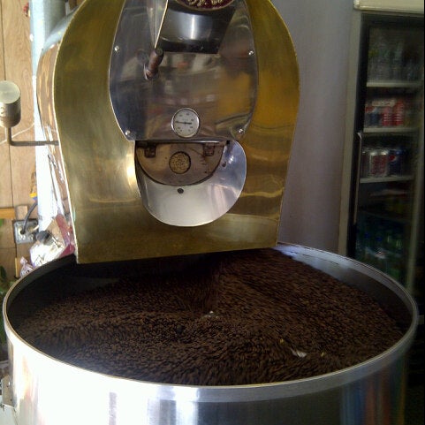 Foto tirada no(a) Baruir&#39;s Coffee Store por TK . em 10/13/2012