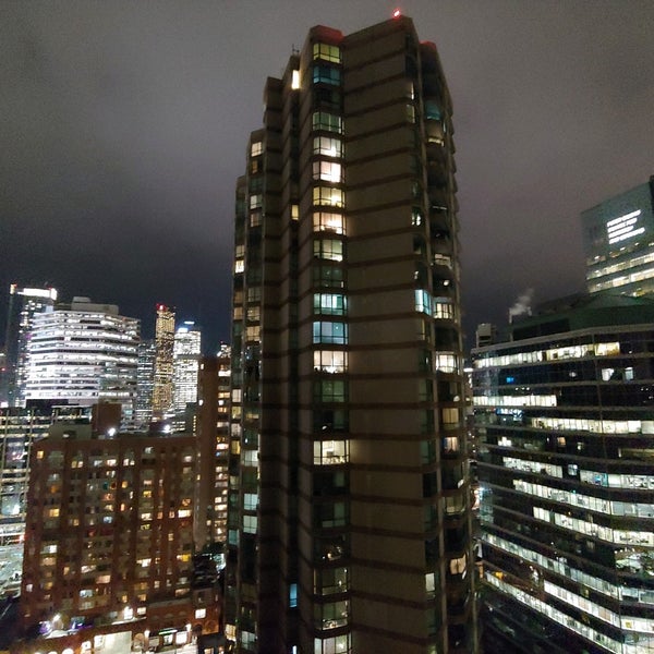 Foto diambil di Chelsea Hotel, Toronto oleh Ewelina H. pada 2/11/2020
