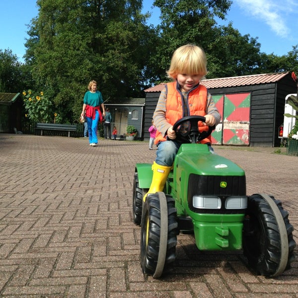  Photos at Kinderboerderij Westerpark - Spaarndammer en Zeeheldenbuurt Motiv 