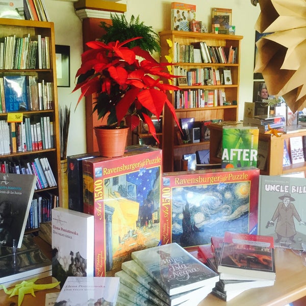Photo prise au LaLiLu - Librería y Café par Samuel A. le12/24/2015