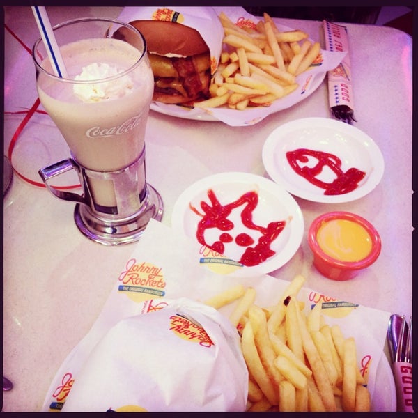 Photo taken at Johnny Rockets by ??? ?. on 9/9/2013