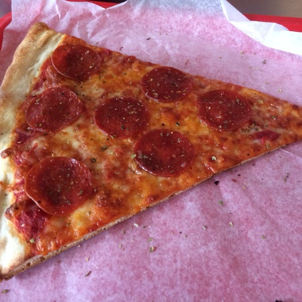 Снимок сделан в Pucci&#39;s Pizza пользователем Andrew C. 1/31/2014