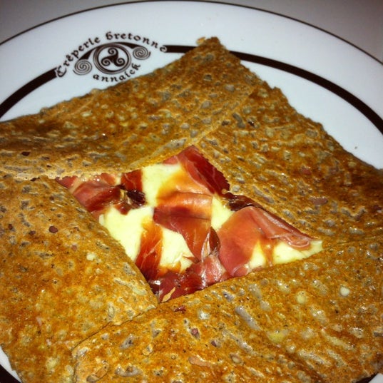 Foto tirada no(a) Crêperie Bretonne Annaick por JD em 9/23/2012