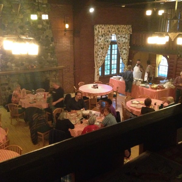 Foto diambil di Hubbard Lodge oleh Pamela M. pada 11/17/2013