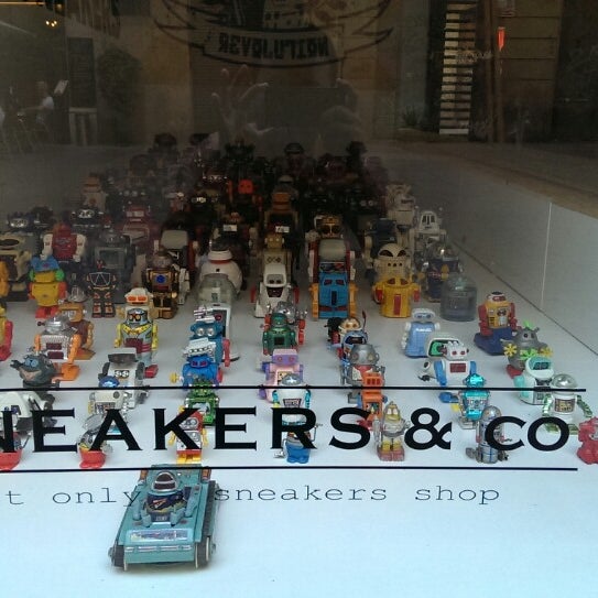 Photo taken at Sneakers &amp; Co Barcelona by Emre Ü. on 8/11/2013