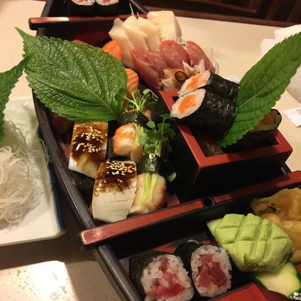 Sushi muito parecido com o que se encontra em Tokyo. Tudo simples mas ingredientes de altíssima qualidade! Destaque para o combinado A, peixe prego e missoshiro que surpreende. Recomendo muito!