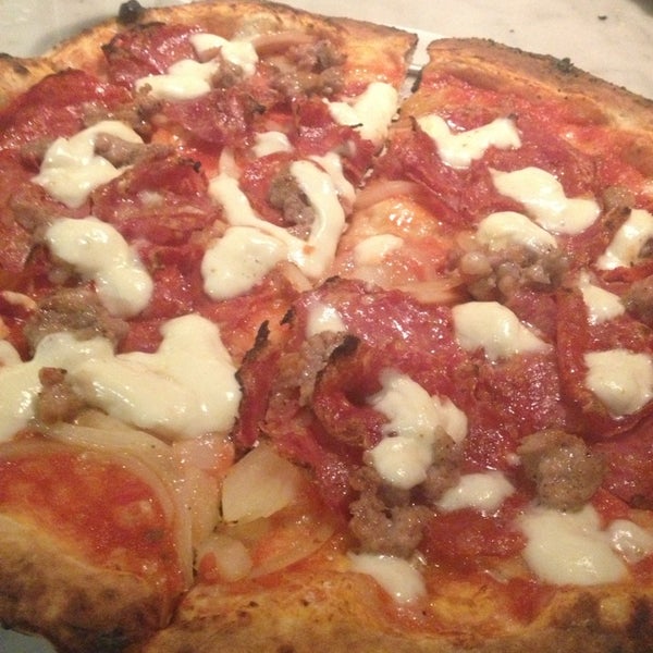รูปภาพถ่ายที่ Cupola Pizzeria โดย Leonard L. เมื่อ 1/26/2013