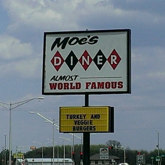 Foto tirada no(a) Moe&#39;s Diner por Meredith B. em 5/18/2014