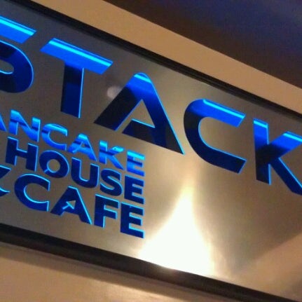Das Foto wurde bei Stacks Pancake House &amp; Cafe von Patrick N. am 10/17/2012 aufgenommen