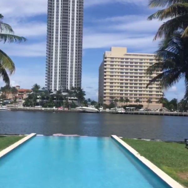 Pine Tree Drive Road in Miami Beach