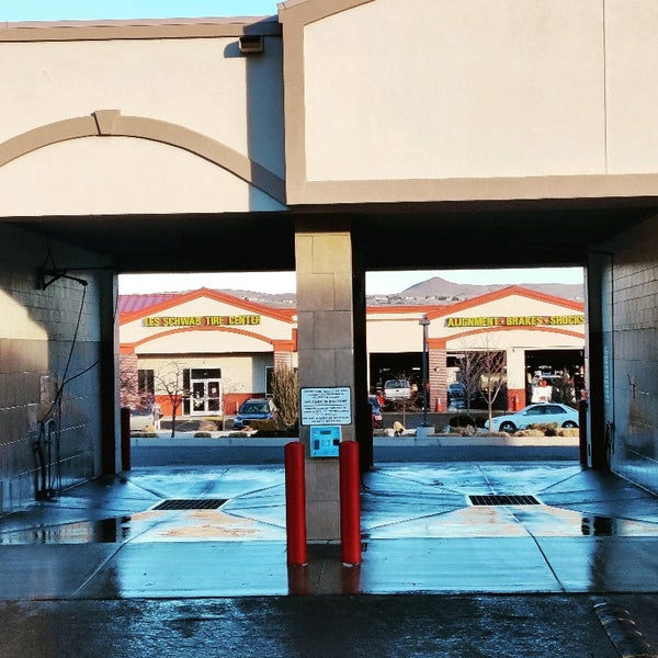 Les Schwab Tire Center 37 visitantes