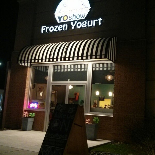Photo taken at Yoshow Frozen Yogurt by Bradley T. on 3/17/2014