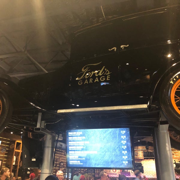 Foto tirada no(a) Ford&#39;s Garage por Joe B. em 4/6/2019