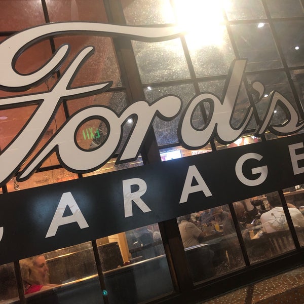 Foto tirada no(a) Ford&#39;s Garage por Joe B. em 8/26/2019