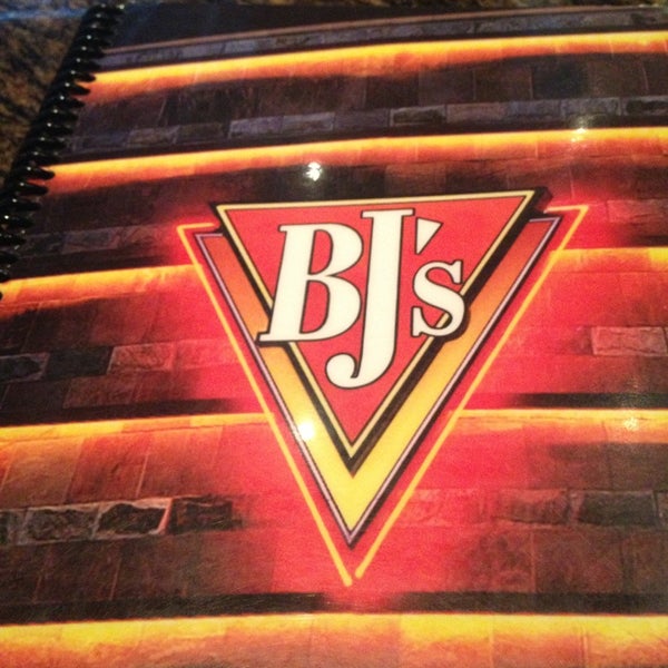 Foto diambil di BJ&#39;s Restaurant &amp; Brewhouse oleh Christina B. pada 4/7/2013