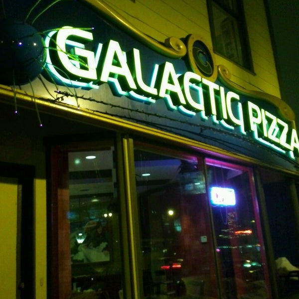 3/10/2013 tarihinde David K.ziyaretçi tarafından Galactic Pizza'de çekilen fotoğraf