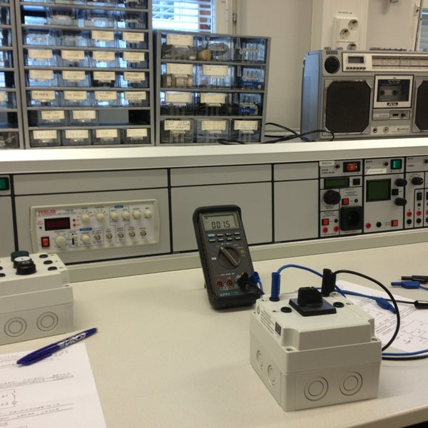 автоматическая промысловая электронная лаборатория. Electric lab. Electrical engineering laboratory. высококачественная электротехника. Electrical engineering laboratory.