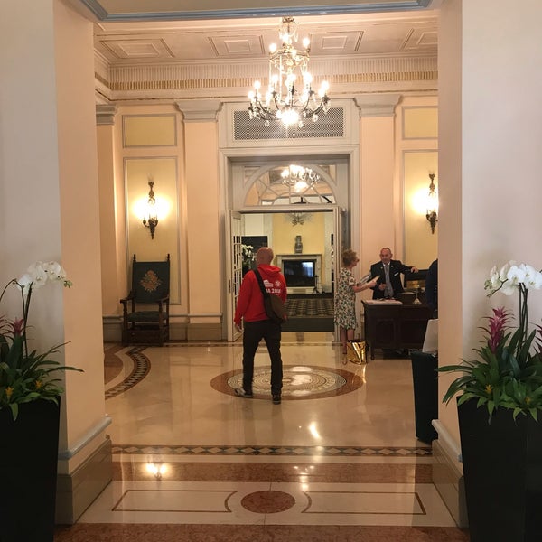 Das Foto wurde bei Hotel Ambasciatori Palace von Ricardo L. am 10/7/2018 aufgenommen