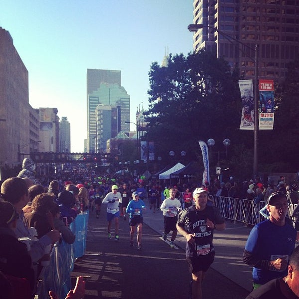 Foto scattata a Nationwide Children&#39;s Hospital Columbus Marathon &amp; 1/2 Marathon da Jen H. il 10/20/2013