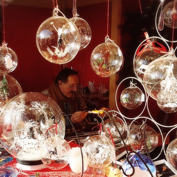 12/21/2017 tarihinde Chiara A.ziyaretçi tarafından Weihnachtsmarkt Meran / Mercatino di Natale Merano'de çekilen fotoğraf