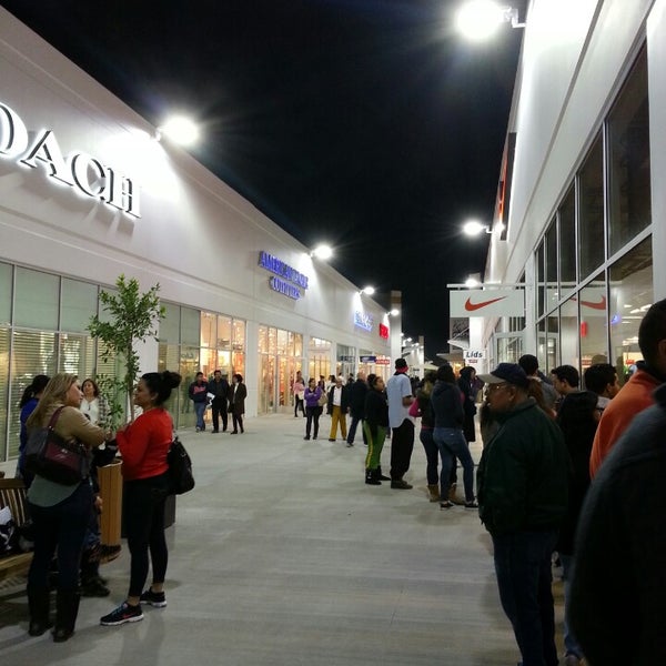 Photo taken at Gran Plaza Outlets by Luis P. on 11/29/2013