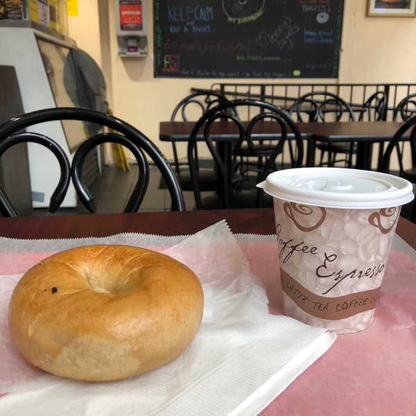 Photo taken at Lenny&#39;s Bagels by Sandy C. on 9/22/2018