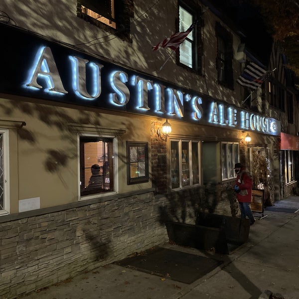 Foto diambil di Austin&#39;s Ale House oleh Sandy C. pada 11/23/2021