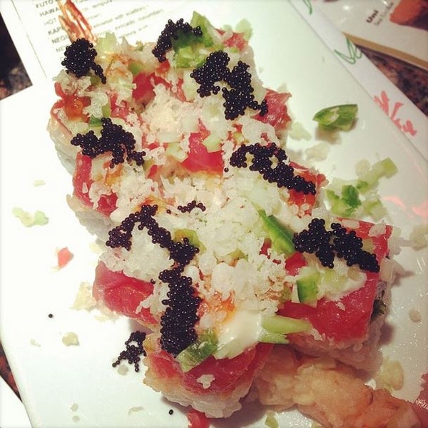 Foto tirada no(a) Eastland Sushi &amp; Asian Cuisine por Eastland Sushi &amp; Asian Cuisine em 3/19/2015