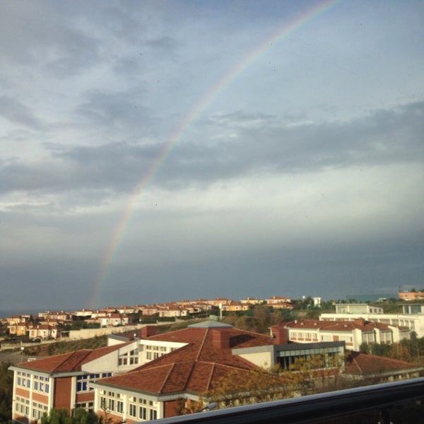 รูปภาพถ่ายที่ Fatih Üniversitesi โดย Gamze Tuğçe Ç. เมื่อ 11/26/2015