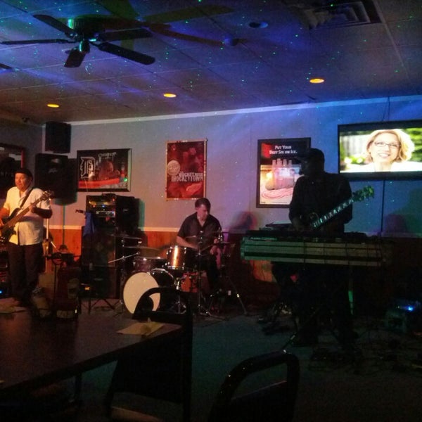 Four Friends Bar u0026 Grill (Now Closed) - 44282 Warren Rd