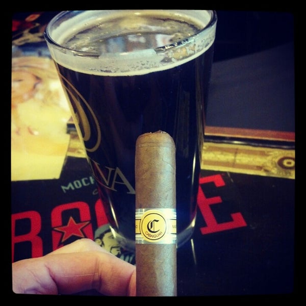 Photo taken at Crown Cigars and Ales by Riskypsy !. on 1/26/2013