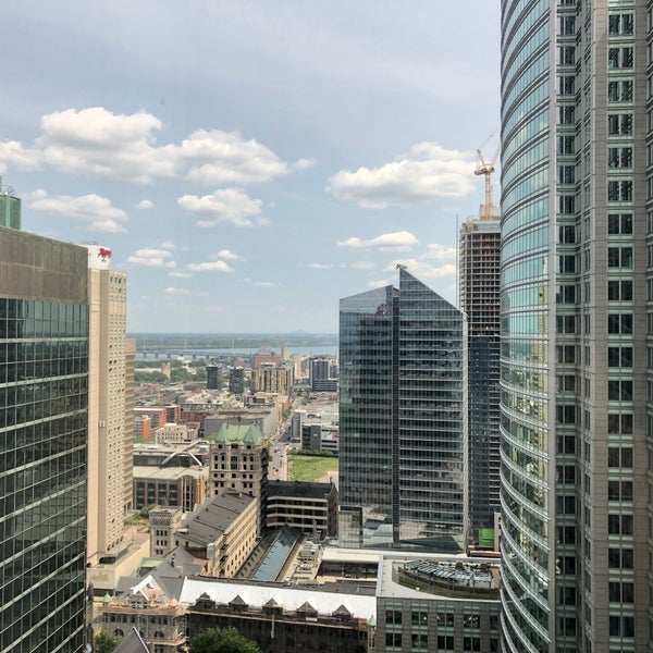 Foto scattata a Le Centre Sheraton Montreal Hotel da jenny m. il 7/13/2018