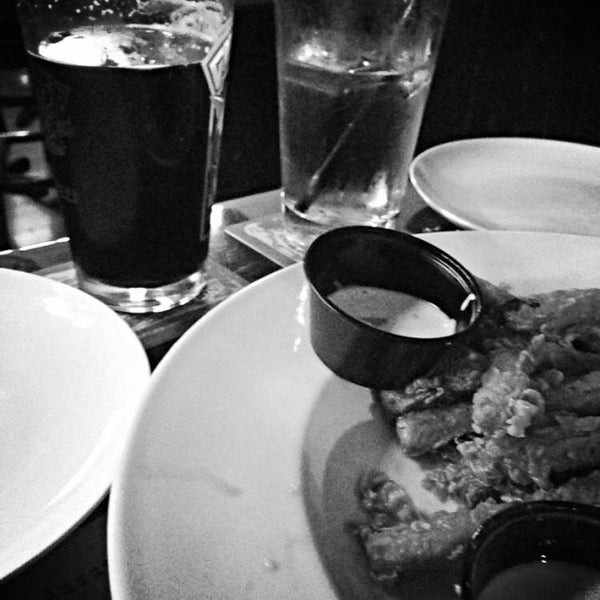 Foto tirada no(a) Limericks Tavern por Kelly B. em 11/13/2013