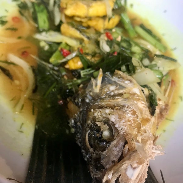 Das Foto wurde bei Saigon Sisters Restaurant von Mia A. am 1/10/2020 aufgenommen