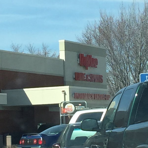 HyVee Wine & Spirits 1620 S Cedar Ave