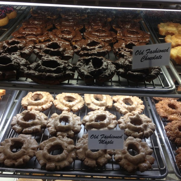 5/9/2013에 Jerry B.님이 Angel&#39;s Donuts &amp; Ice Cream에서 찍은 사진