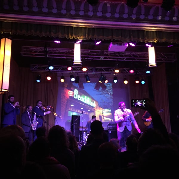 รูปภาพถ่ายที่ The Beachland Ballroom &amp; Tavern โดย Diana L. เมื่อ 12/24/2015