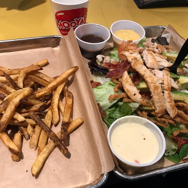 Photo taken at MOOYAH Burgers, Fries &amp; Shakes by David L. on 2/7/2018