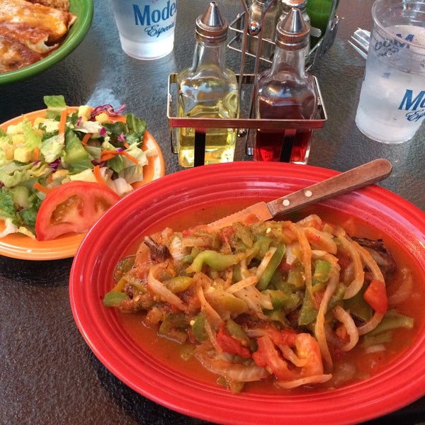 Das Foto wurde bei El Charro Mexican Dining von David L. am 7/27/2015 aufgenommen