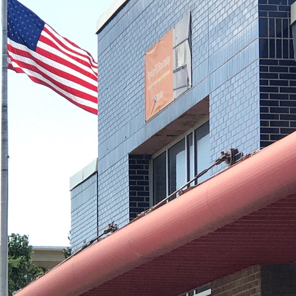 US Post Office Oak Lawn 2825 Oak Lawn Ave