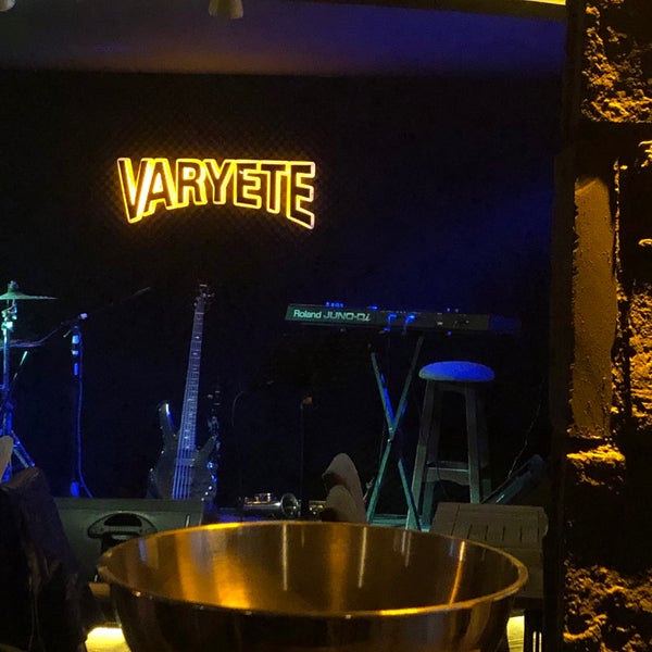 11/30/2019 tarihinde Burak B.ziyaretçi tarafından Varyete Lounge'de çekilen fotoğraf