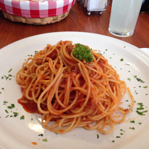 Photo taken at PAOLETTO Restaurante Italiano Pizzería by Rogelio G. on 3/1/2015
