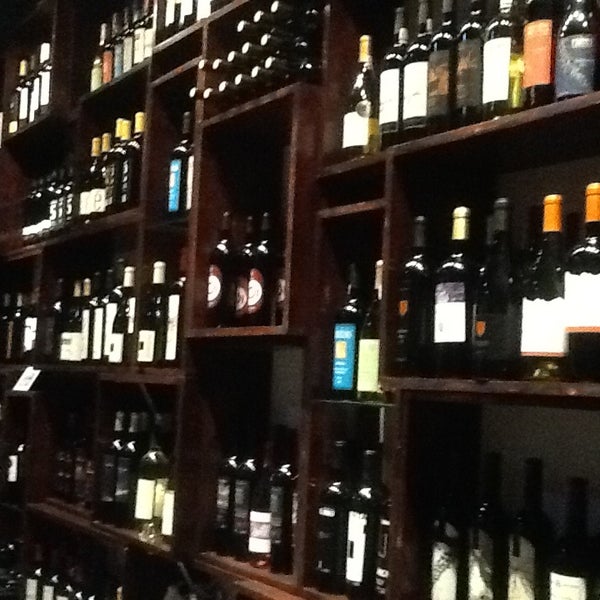 7/27/2013에 Alma B.님이 101 Wine Bar + Boutique에서 찍은 사진